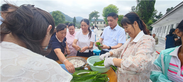 2023-6-21  貴州陽光產(chǎn)權(quán)交易所開展我們的節(jié)日·端午節(jié)主題實(shí)踐活動(dòng)暨鄉(xiāng)村振興調(diào)研活動(dòng)7.jpg