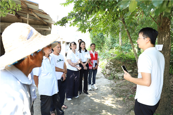 2023-8-31 貴州環(huán)交所黨支部、壩上村黨支部、貴陽產控集團金融務鏈上企業(yè)黨支部聯(lián)合開展主題黨日活動3.jpg