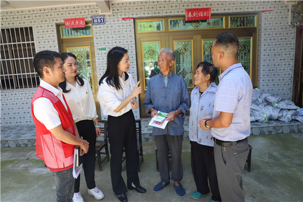 2023-8-31 貴州環(huán)交所黨支部、壩上村黨支部、貴陽產控集團金融務鏈上企業(yè)黨支部聯(lián)合開展主題黨日活動6.jpg