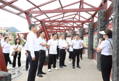 聯(lián)合黨建聚人心 創(chuàng)新舉措話發(fā)展——貴州陽光產(chǎn)權(quán)交易所第一黨支部、安順市公共資源交易中心黨支部與黃桶街道后寨村黨支部聯(lián)合開展主題黨日活動