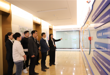 貴陽(yáng)產(chǎn)控集團(tuán)黨委委員、副總經(jīng)理唐建到貴州陽(yáng)光產(chǎn)權(quán)交易所調(diào)研座談