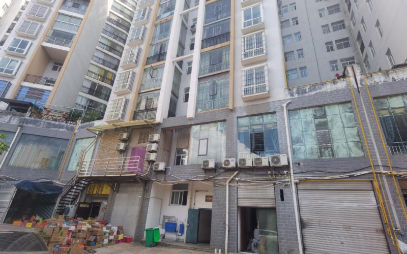 貴州省機關(guān)事務(wù)管理局國有資產(chǎn)管理服務(wù)中心安順市平壩區(qū)夏云鎮(zhèn)紫金名門4幢4單元9層1號房屋招租