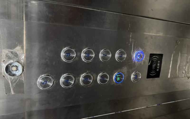 （降價）安云路20號B棟3單元8樓附4號轉(zhuǎn)讓（持有方：貴州省機關(guān)事務管理局國有資產(chǎn)管理服務中心）