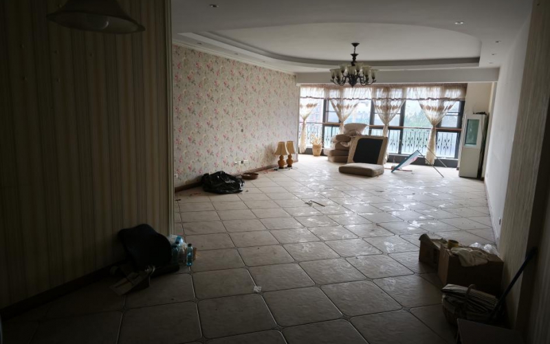 （降價）楓林小區(qū)1號樓1單元18層1號轉(zhuǎn)讓（持有方：貴州省機關(guān)事務管理局國有資產(chǎn)管理服務中心）